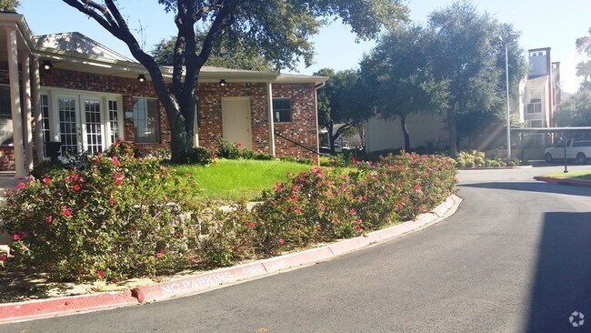 The Estates at Ridglea Hills Fort Worth TX Apartment Finder The Estates at Ridglea Hills Fort Worth TX Apartment Finder