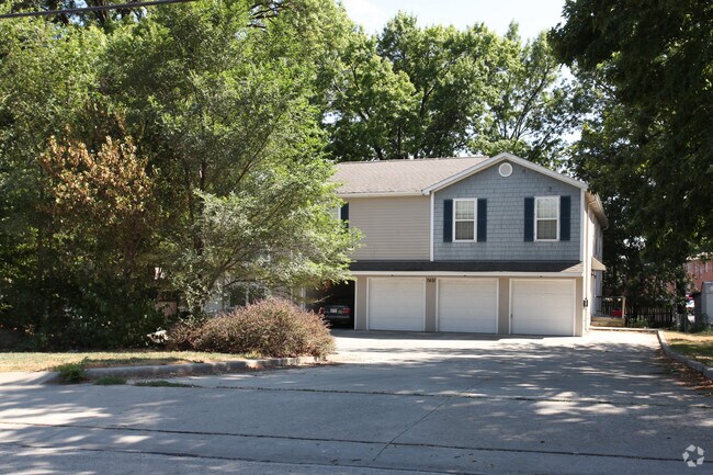 Heatherwood Apartments  Overland Park, KS  Apartment Finder