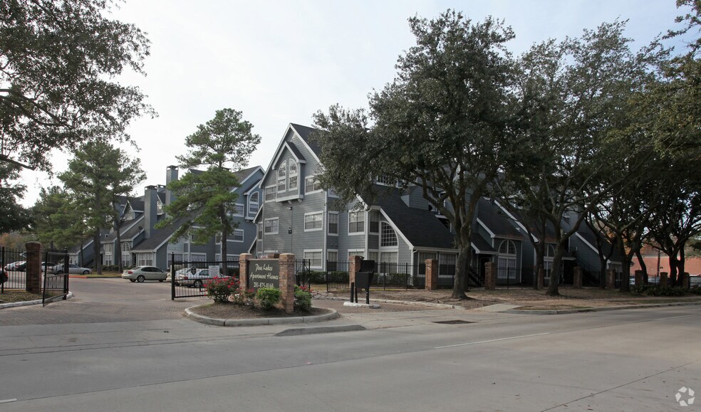 Pine Lake Village Apartments Houston, TX Apartment Finder