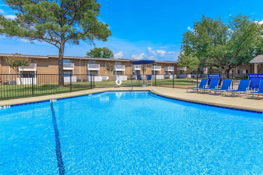 MacArthur Place at 183 Irving, TX Apartment Finder