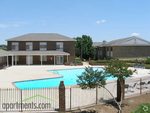 oak creek village pool