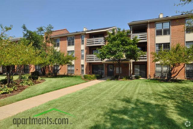 Clover Ridge East Apartments - Palatine, IL | Apartment Finder