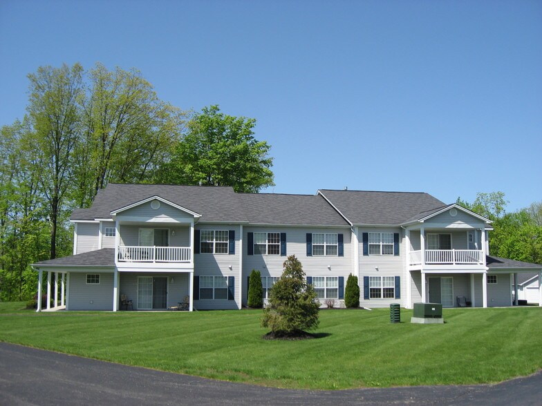 Center Pointe at Radisson Baldwinsville, NY Apartment Finder