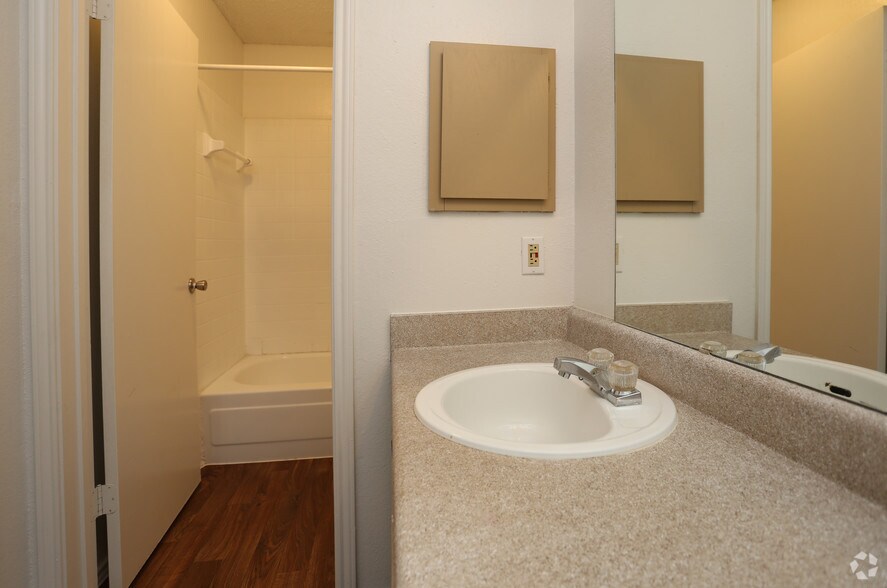 Bathroom Fixtures Grapevine Texas shorewood park townhomes - grapevine, tx | apartment finder Bathroom Fixtures Grapevine Texas shorewood park townhomes - grapevine, tx | apartment finder