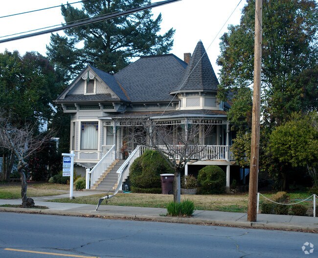 Historic A.W. Garrett House Healdsburg, CA Apartment Finder
