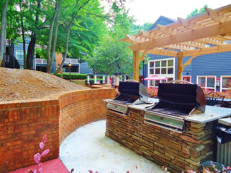 The Pointe at Irving Park Apartments Greensboro, NC Apartment Finder