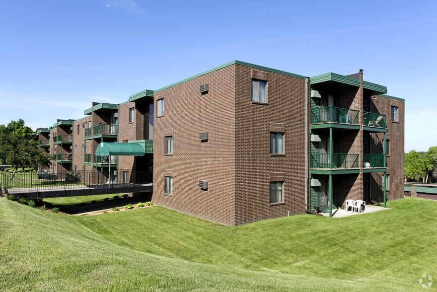 The Pointe at Cedar Grove Eagan, MN Apartment Finder