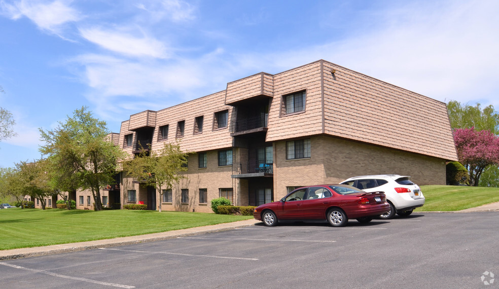 Meadowbrook Apartments Slingerlands, NY Apartment Finder