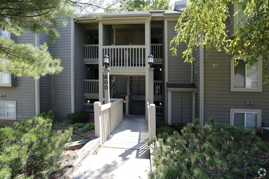 The Retreat at Woodlands Apartments Kansas City, MO Apartment Finder