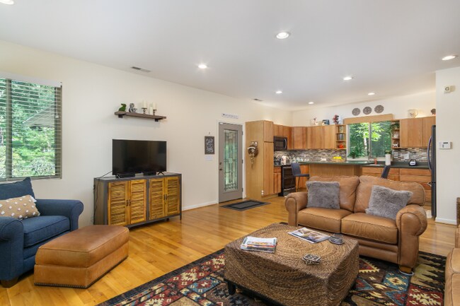 Building Photo - 752 Hiawassee Ave