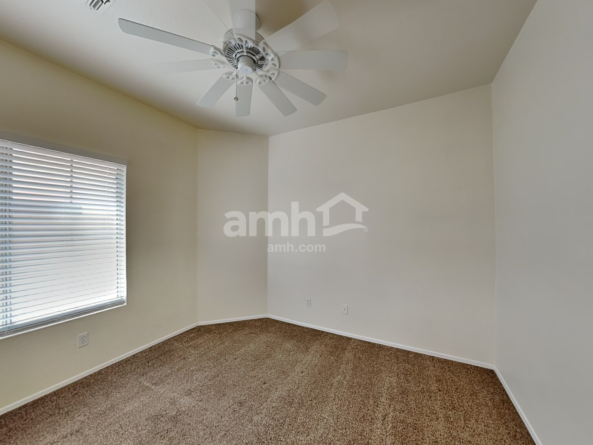 Building Photo - 40738 N Robinson Dr
