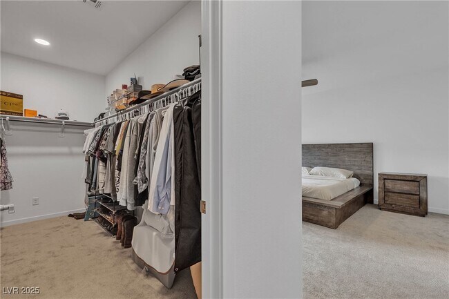 Building Photo - 1309 Azure Jay Ave