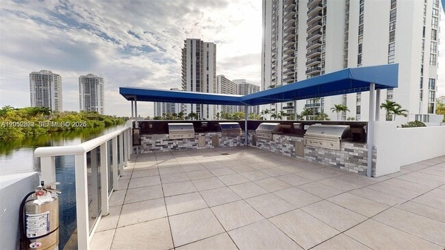 Building Photo - 3625 N Country Club Dr