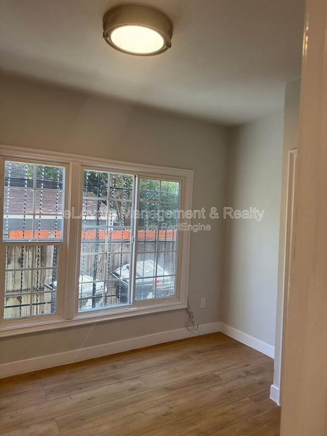 Building Photo - 1607 W 49th St