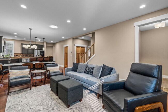 Building Photo - Grand Northwest Crossing Home. Fully furnished monthly rental. Walk to Compass Park. All Utilitie...