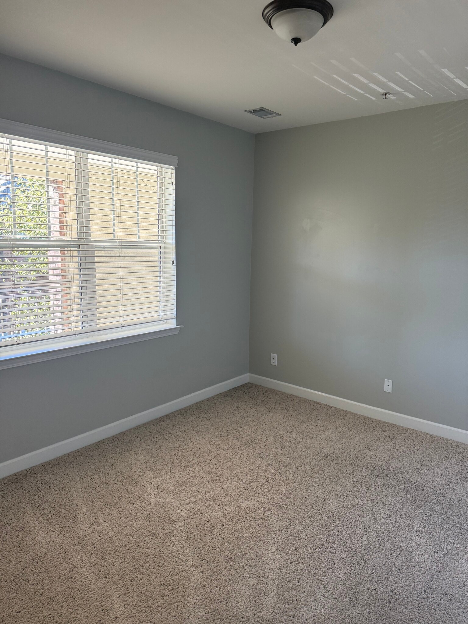 Building Photo - 2310 Elliott Ave