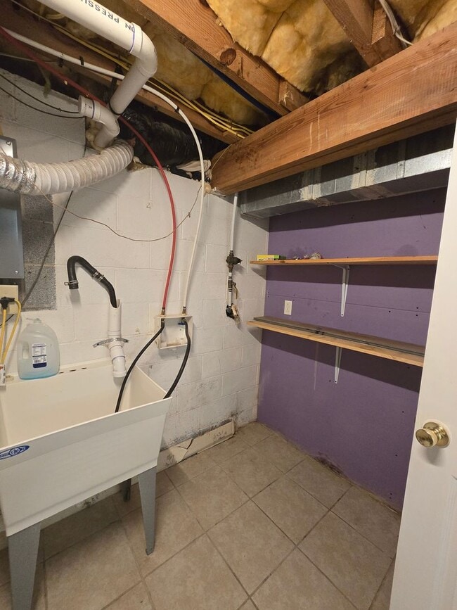 Building Photo - NEW LISTING!!!!!