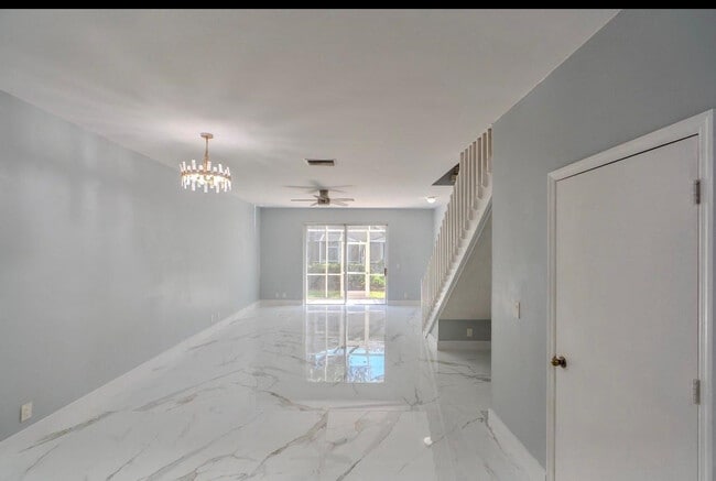 Building Photo - 1928 Madeira Dr