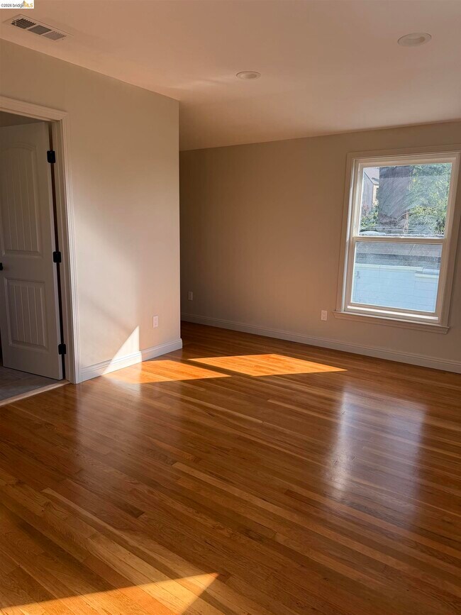 Building Photo - 83 Alamo Ave