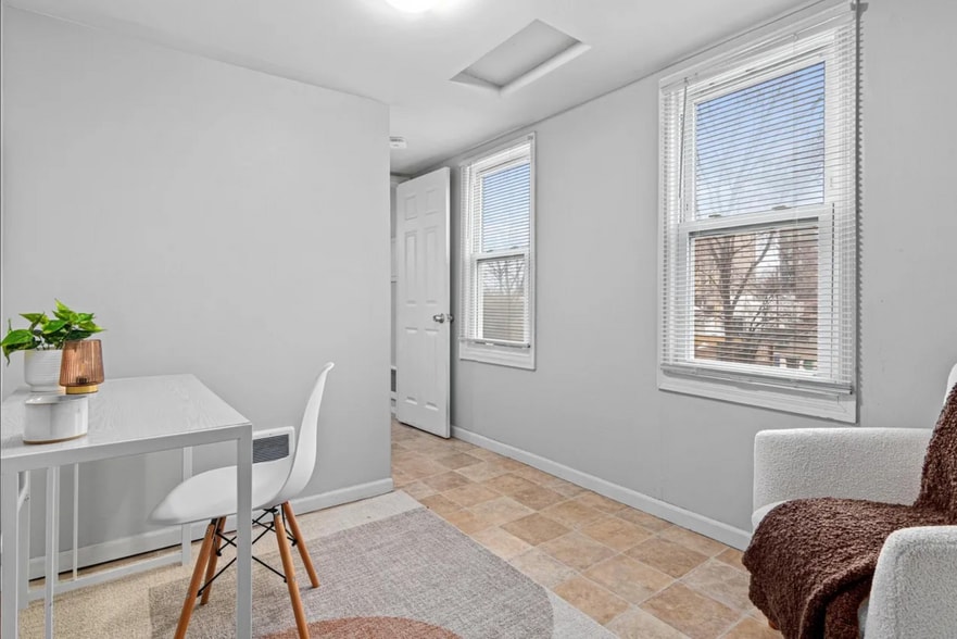 Building Photo - 2314 2nd St NE