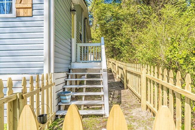 Building Photo - 595 Midway Rd