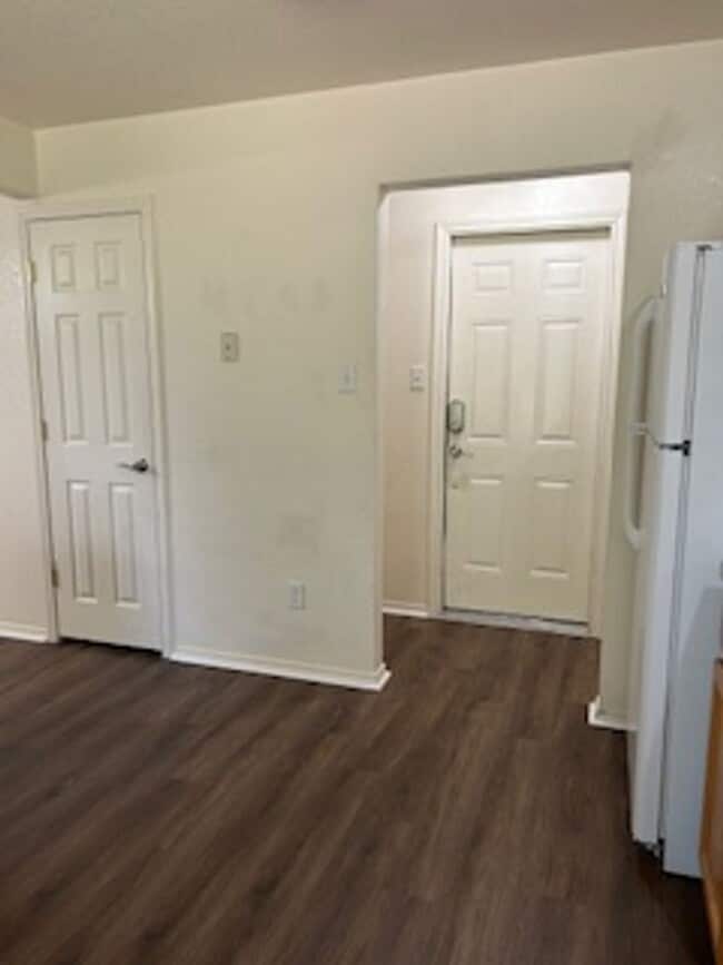 Building Photo - 2305 Upland Bend Dr