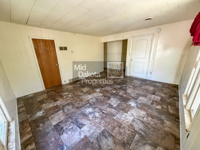 Building Photo - 408 S Duff St