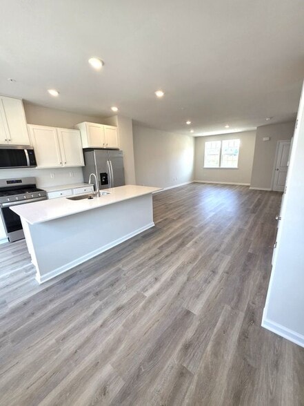 Building Photo - 8216 Alexander Ct