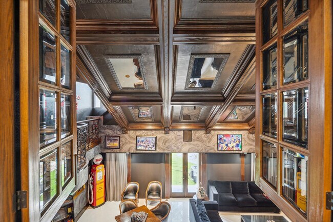 Building Photo - 3100 NE 46th St