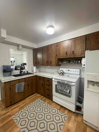 Building Photo - 25 Maple Ln S