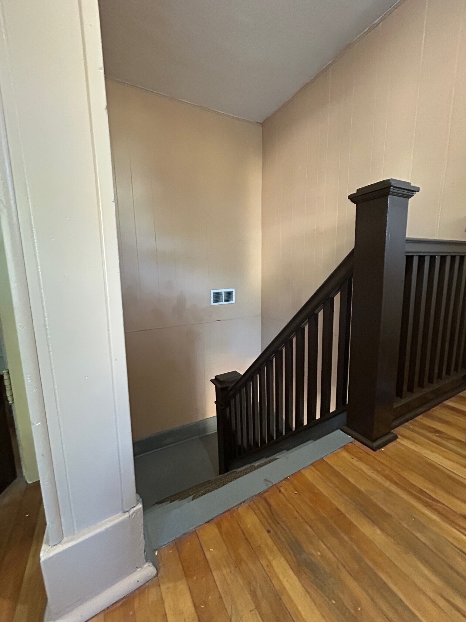 Front hall - 109 Hawthorne Ave