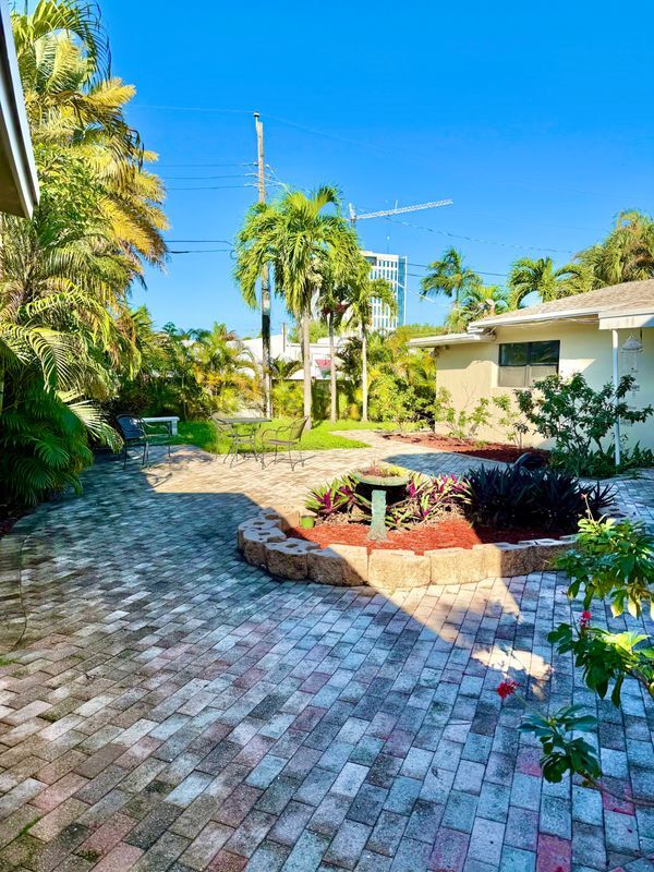 Building Photo - 1125 SE 6th Terrace