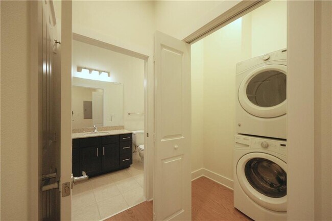 Building Photo - 2400 Louis Henna Blvd