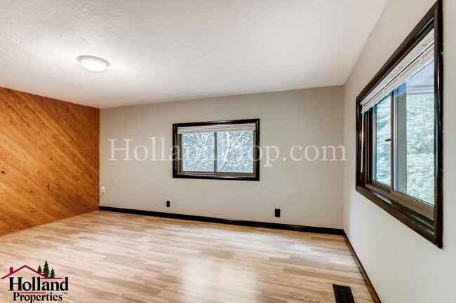 Building Photo - Hidden gem in SW Portland 2bd 1bth waiting for you!