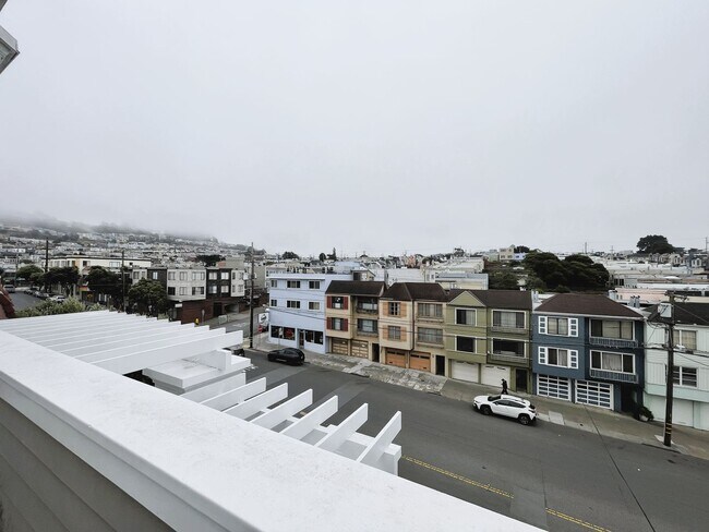Building Photo - 1520 Noriega St