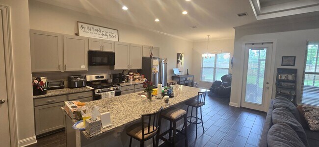 Building Photo - Waterford Bend Subdivision (3 Bedroom 2 Bathroom)