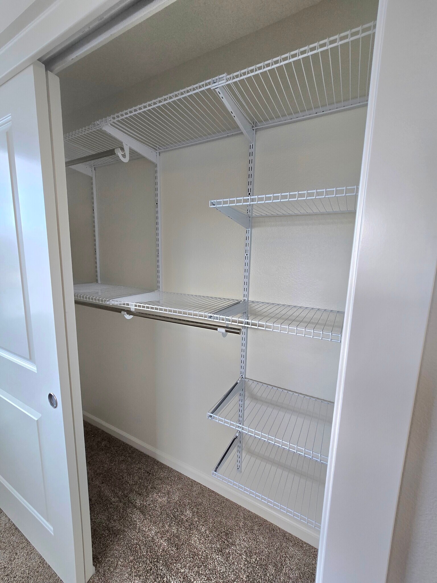 Building Photo - 591 W Kingsley St