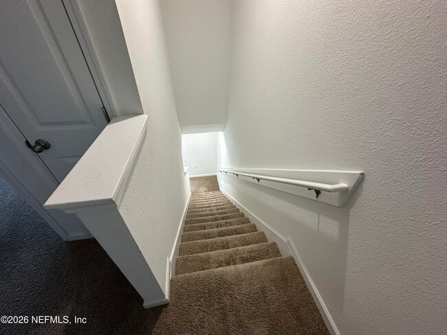 Building Photo - 136 Pinebury Ln