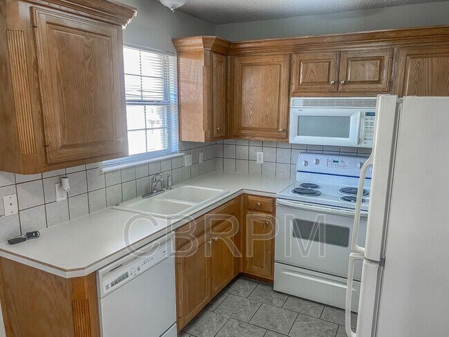 Building Photo - 6704-6718 4th St