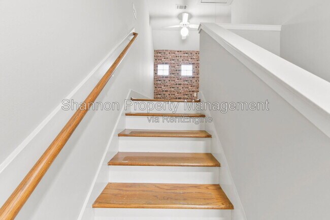 Building Photo - 1604 Reinerman St