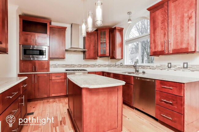 Building Photo - 903 Wellesley Pl Dr