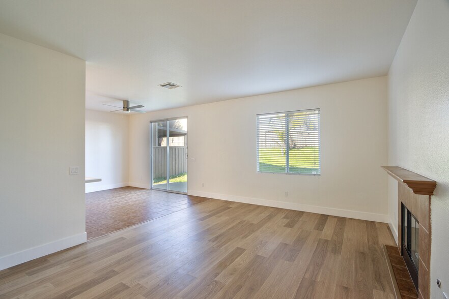 Building Photo - 36329 Capri Dr