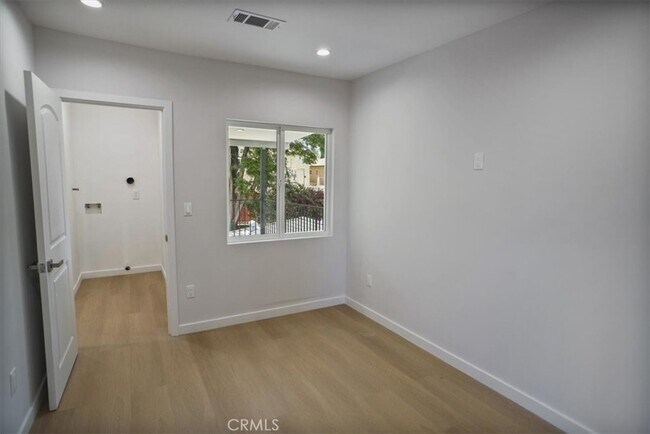Building Photo - 10324 Silverton Ave
