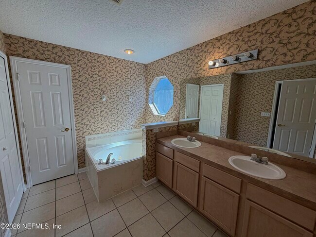 Building Photo - 10753 Long Cove Ct