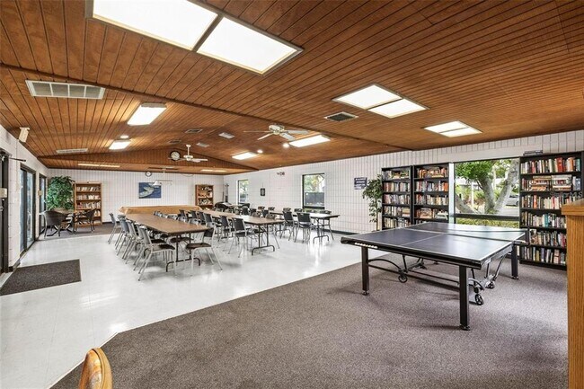 Building Photo - 2579 Countryside Blvd