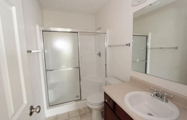 Building Photo - 2425 Cushing Dr