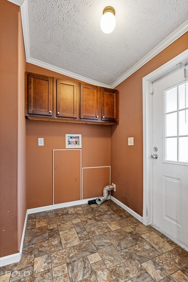Building Photo - Beautiful 4 Bed 2 Bath!