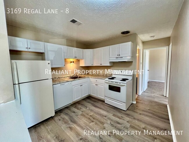 Building Photo - *** $250.00 OFF 1 MONTH'S RENT ***