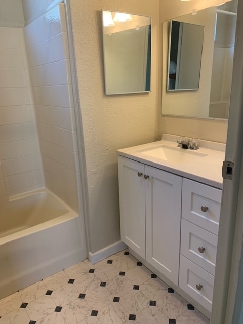 Building Photo - 4250 Woodview Ln