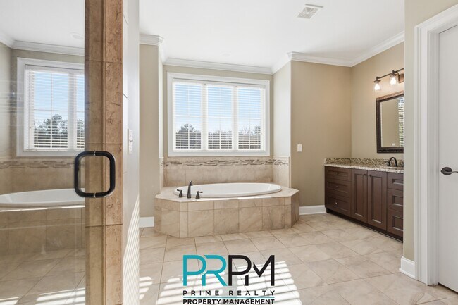 Building Photo - 129 Griffith Hill Way